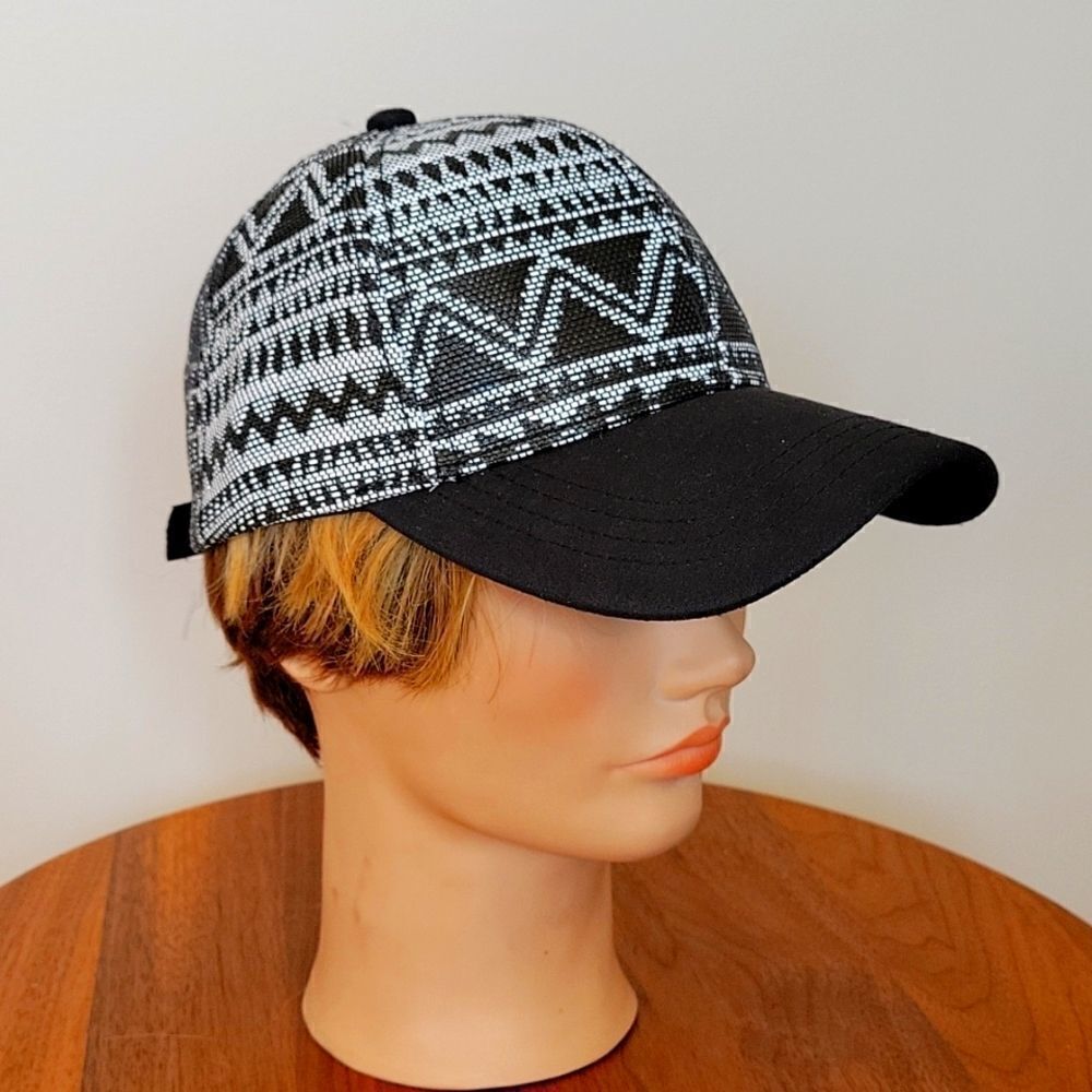 Baseball Cap With Tribal Pattern - Picture 2 of 5